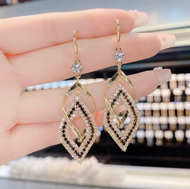 Geometrische Ohrringe mit Rhombus