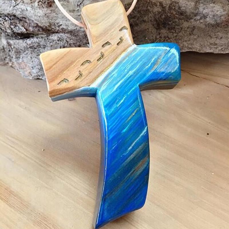 Handgefertigtes Holzkreuz