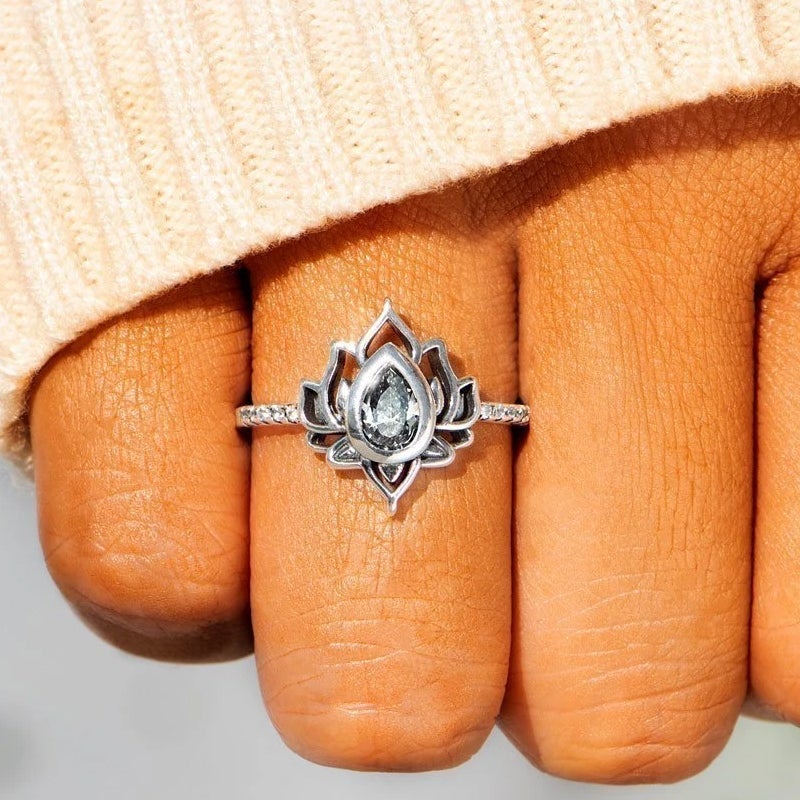 Beginnen Sie neu Lotus Ring