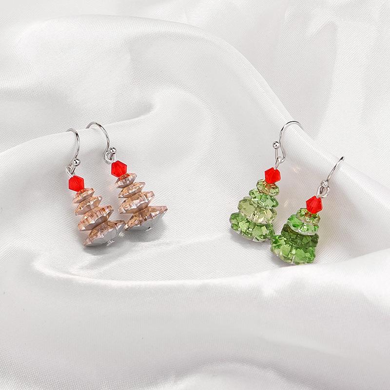 Kreative Weihnachtsbaumohrringe