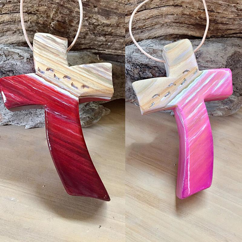 Handgefertigtes Holzkreuz