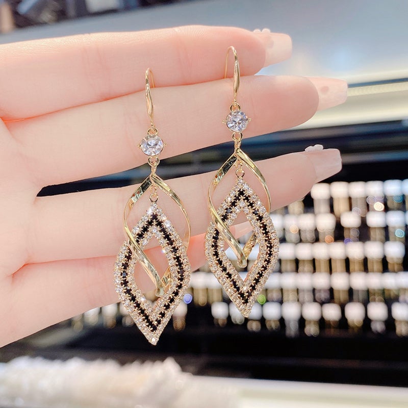 Geometrische Ohrringe mit Rhombus